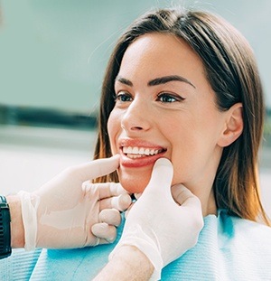 woman getting oral cancer screenings